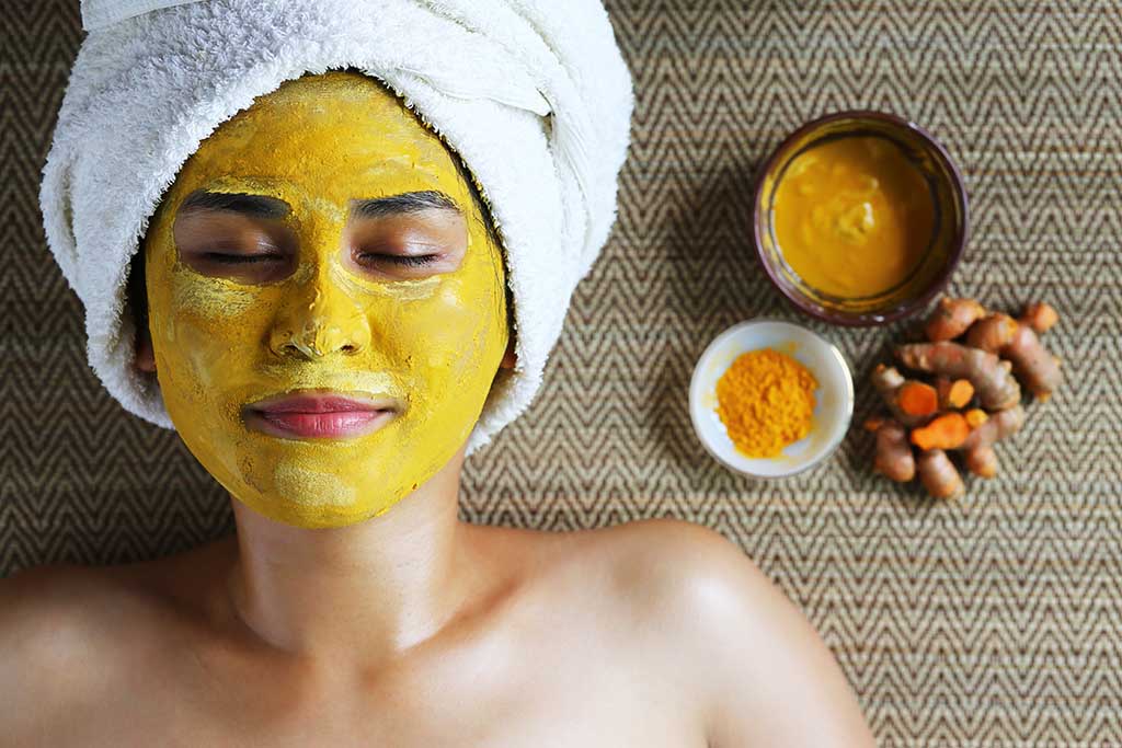 Simple DIY Turmeric Face Mask For Glowing Skin