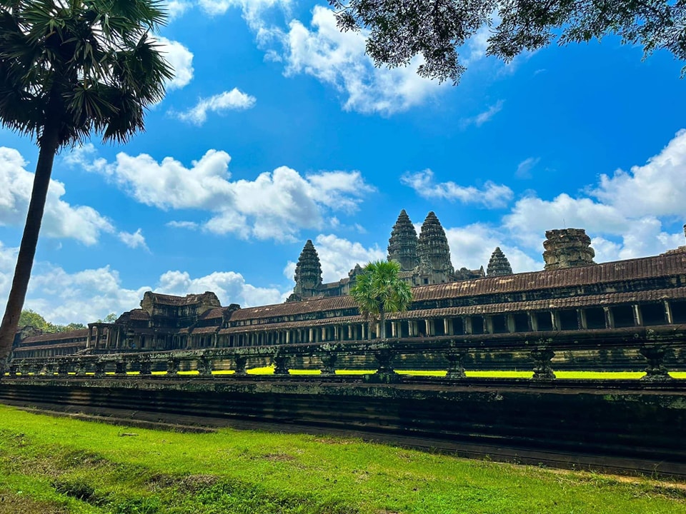 ៦