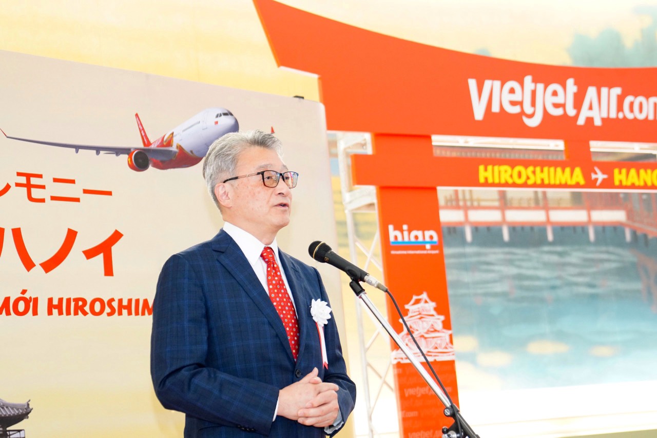Representatives_of_Hiroshima_International_Airport_and_Consulate (1)