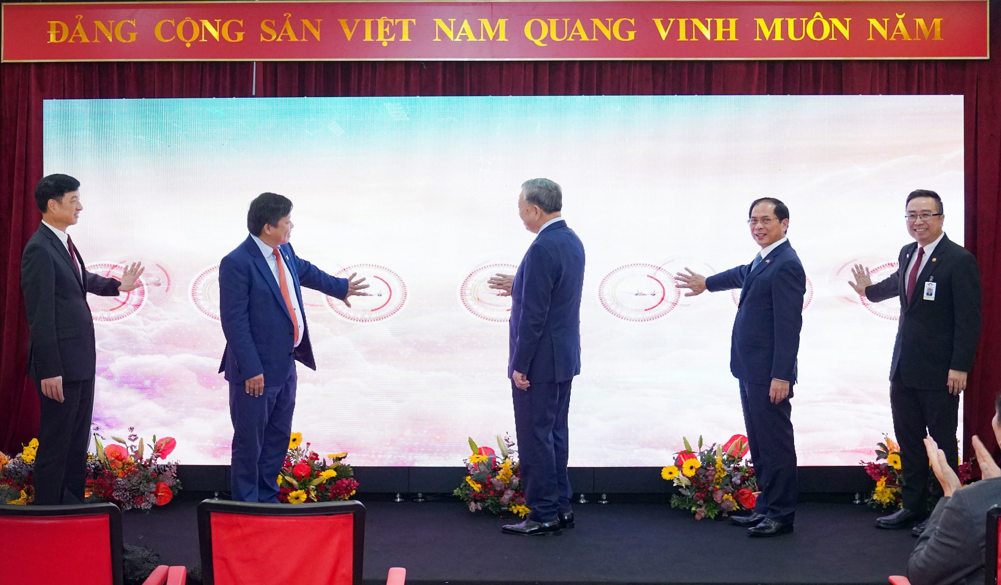 Vietnam’s_General_Secretary_To_Lam,_along_with_high_ranking_delegates (2)