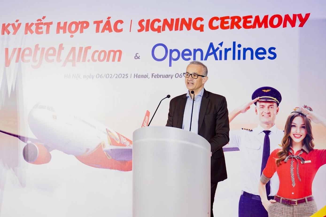 CEO_of_OpenAirlines_Alexandre_Feray_expressed_his_appreciation_on