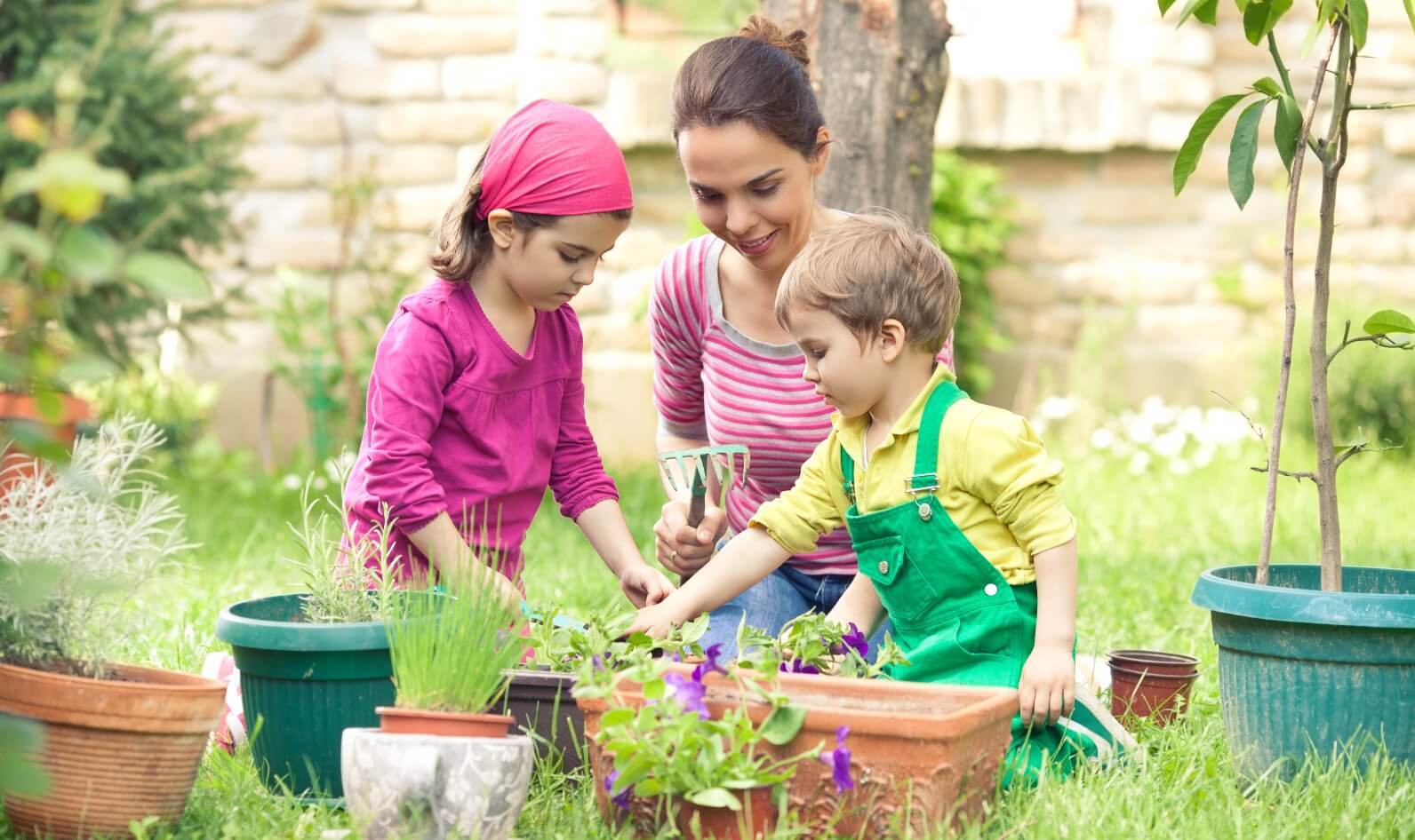Gardening_with_Kids_How_It_Affects_Your_Childs_Brain_Body_and_Soul Hero