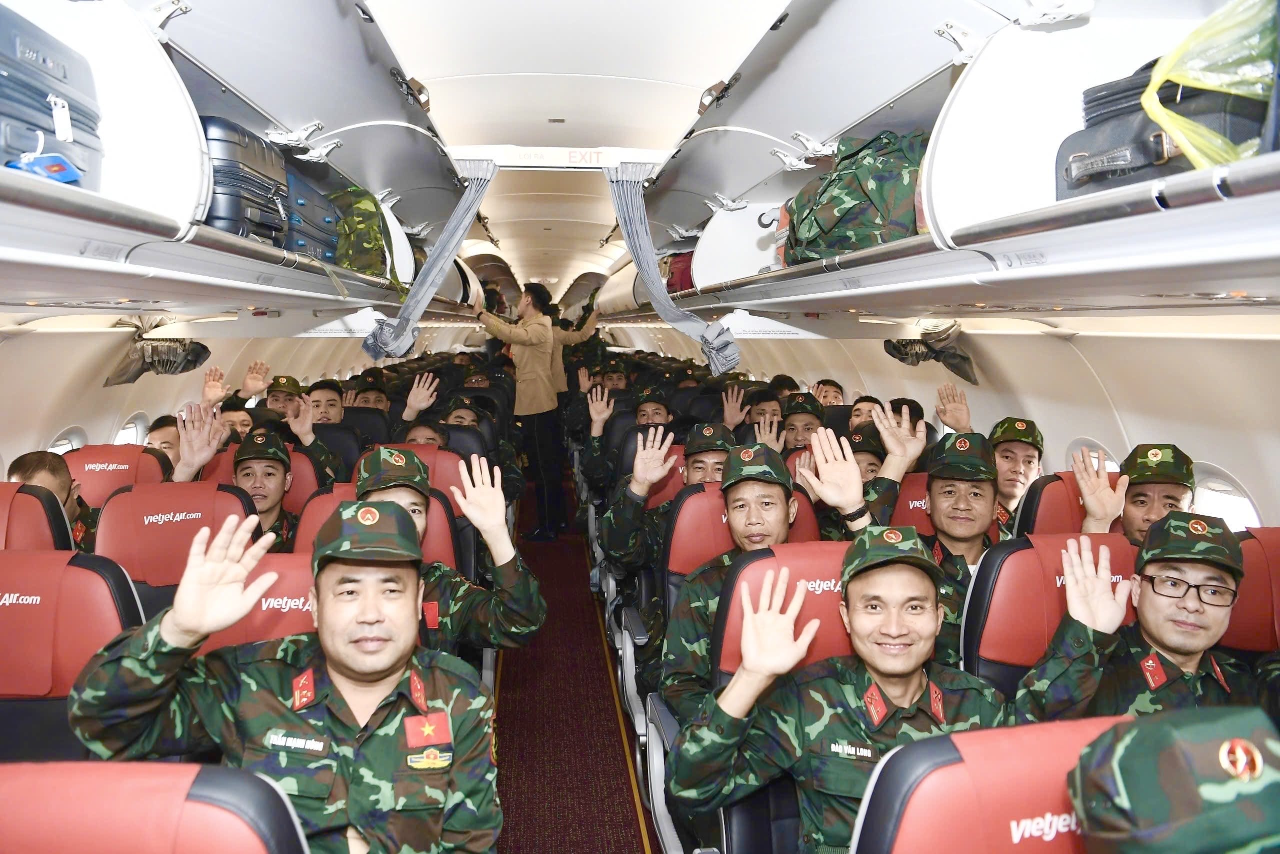 Rescue_forces_of_the_Vietnamese_Ministry_of_Public_Security_and (2)