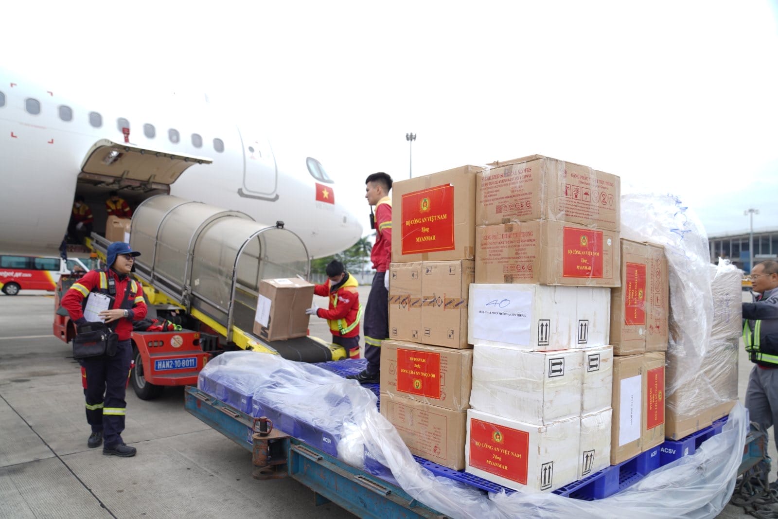 Vietjet's_A330_and_A321_aircraft_transport_the_Vietnamese_rescue