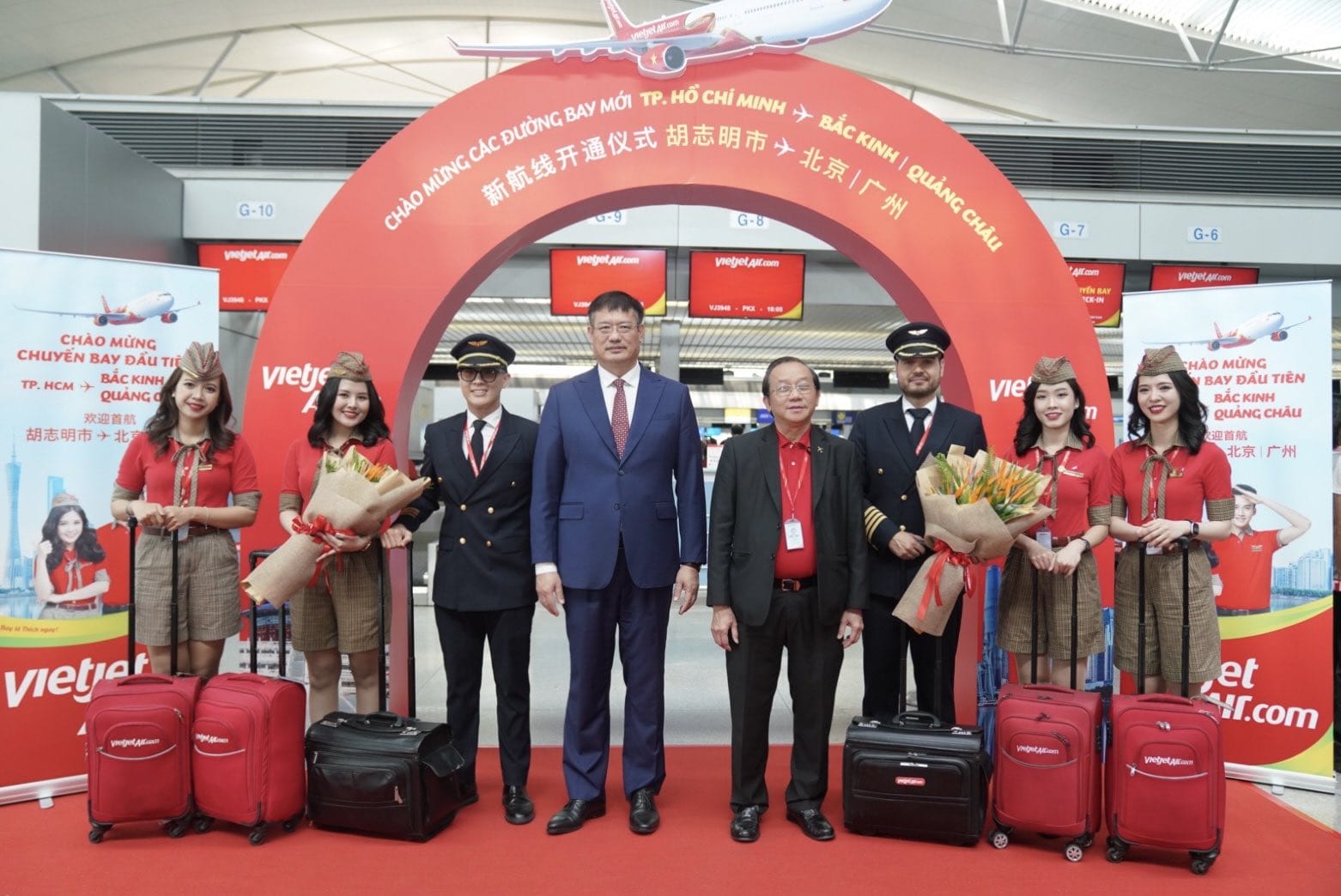 Consul_General_of_China_in_Ho_Chi_Minh_City_Wei_Huaxiang_blue_suit