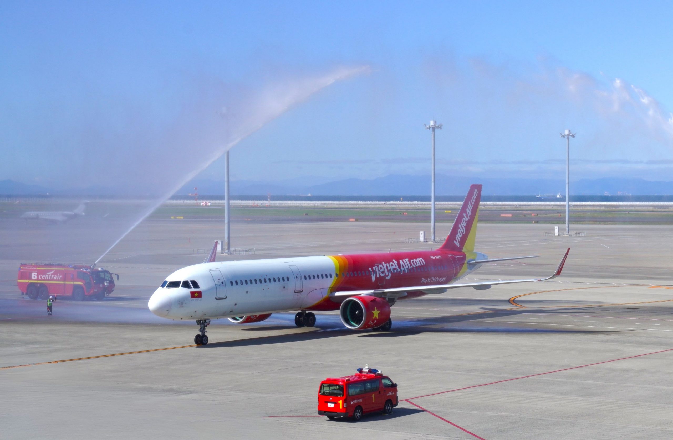 Vietjet's_inaugural_flight_VJ856_from_Ho_Chi_Minh_City_welcomed