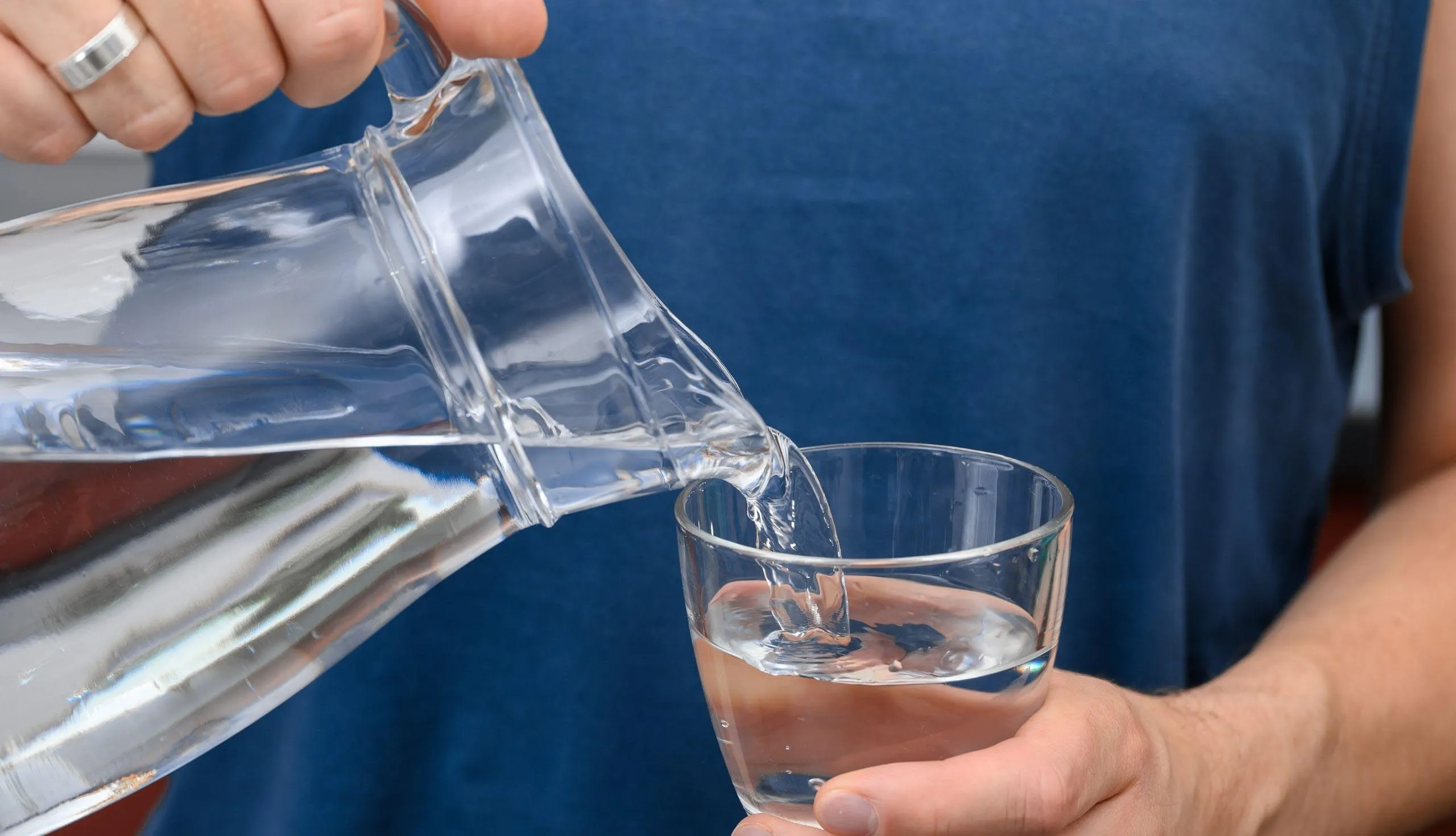 What Is In Mineral Water_ Exploring The Pros And Cons Of Daily Mineral Water Consumption 1